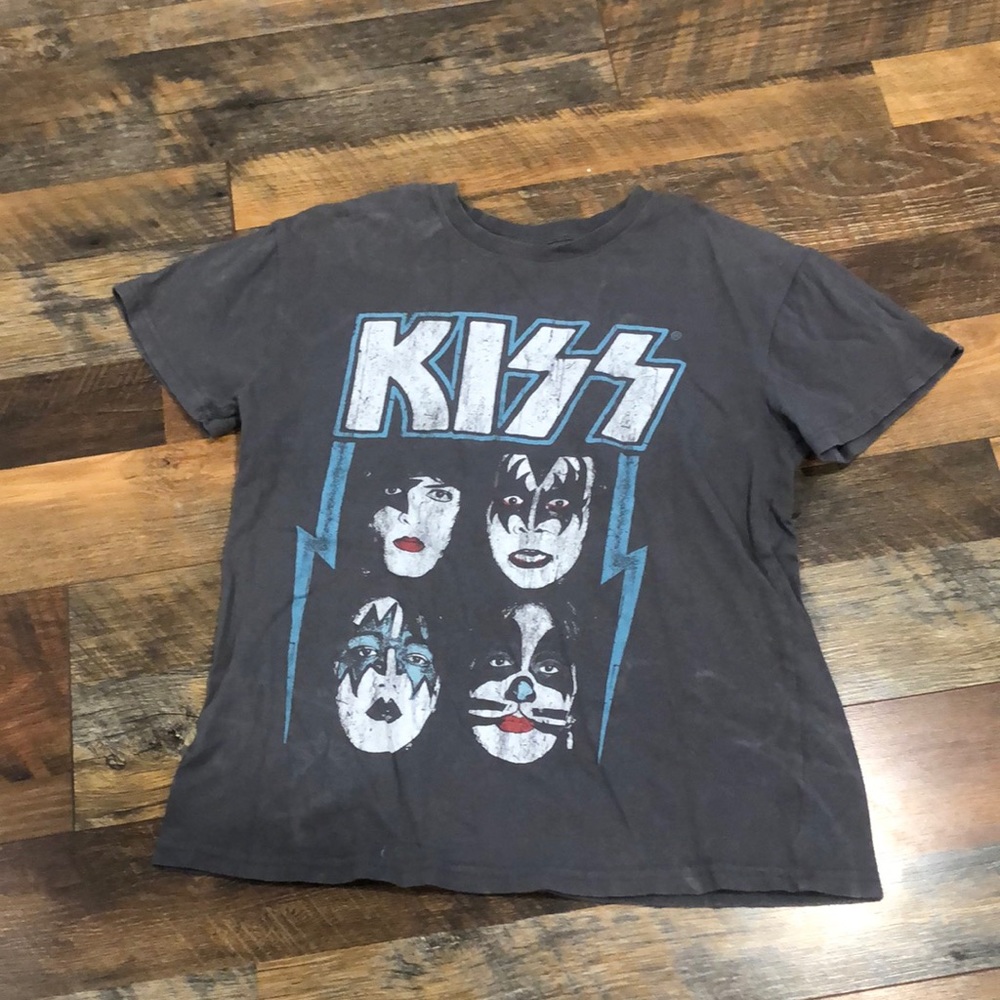Kiss band shirt😁